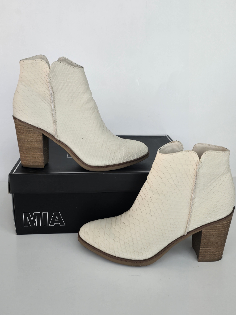 MIA Women's Cream Textured Ankle Bootie - Block Heel